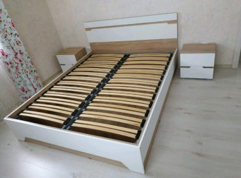 Спальня Анталия (кровать без ортопед-основания, тумбы, Дуб сонома, Белый Софт, горизонт) в Барнауле - barnaul.mebel54.com | фото